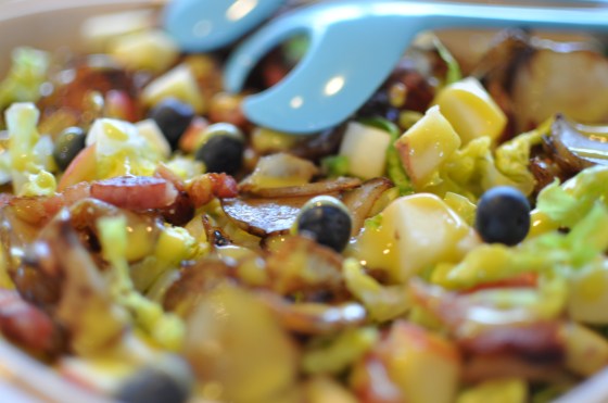 Efterårsalat med sprøde jordskokker. Foto: Camilla Lykke Jensen